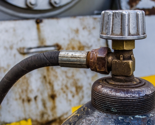 a welding gas cylinder pressure gauge / gas cylinder valve